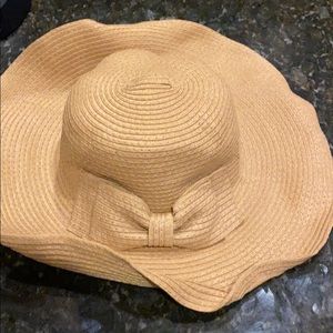 Floppy sun hat with bow